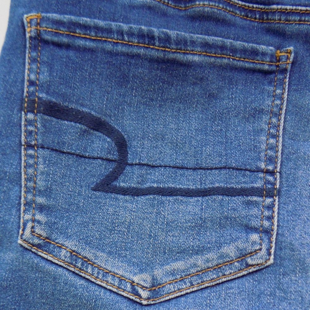 American Eagle Outfitters Next Level Stretched Denim Shorts Size 14 - Picture 4 of 7